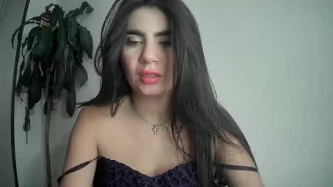 evacollins12 online show from 02-06-25, 03:27