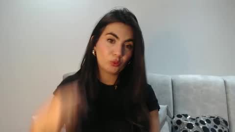 evacollins12 online show from 09-11-25, 01:17