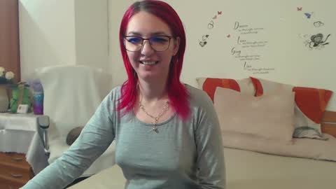 Snapshot of evadesireone chatting on 02-17-25, 02:04 EvadesireONE online show from 02-17-25, 02:04