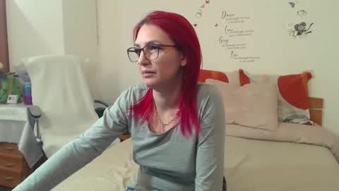 Snapshot of evadesireone chatting on 02-17-25, 08:15 EvadesireONE online show from 02-17-25, 08:15
