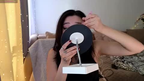 Eva online show from 11-25-25, 07:08