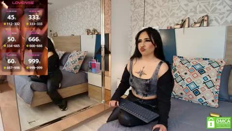 Evadne online show from 10-20-25, 06:52