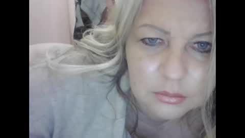 Snapshot of evafrench1991 chatting on 11-21-25, 05:06 evafrench1991 online show from 11-21-25, 05:06