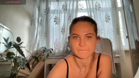 EvaHazard online show from 05-01-26, 01:48