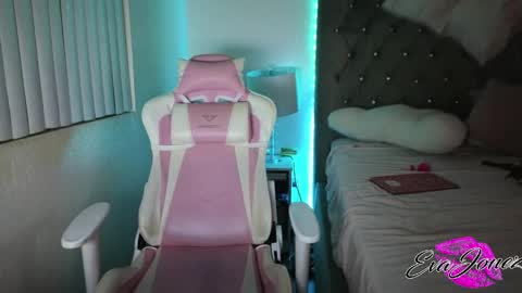 Snapshot of evajonez chatting on 05-22-26, 05:58 Eva online show from 05-22-26, 05:58