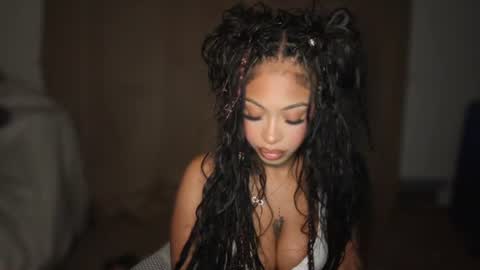 Snapshot of evajonez chatting on 06-18-26, 02:01 Eva online show from 06-18-26, 02:01
