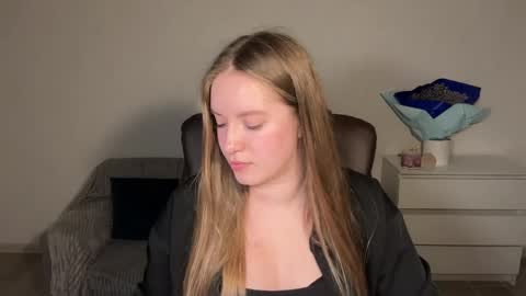 Snapshot of evajuly chatting on 04-22-26, 08:43 Eva online show from 04-22-26, 08:43