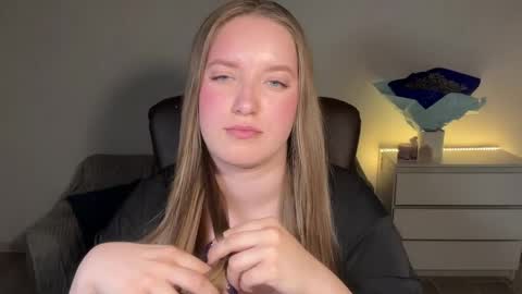 Snapshot of evajuly chatting on 05-15-26, 09:11 Eva online show from 05-15-26, 09:11