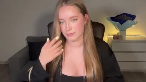 Snapshot of evajuly chatting on 06-18-26, 08:02 Eva online show from 06-18-26, 08:02