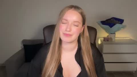 Snapshot of evajuly chatting on 06-19-26, 08:34 Eva online show from 06-19-26, 08:34