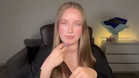 Snapshot of evajuly chatting on 06-21-26, 09:17 Eva online show from 06-21-26, 09:17