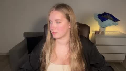 Snapshot of evajuly chatting on 06-24-26, 07:35 Eva online show from 06-24-26, 07:35