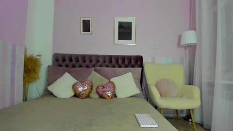 Snapshot of evalaniss chatting on 10-10-25, 03:16 Eva online show from 10-10-25, 03:16