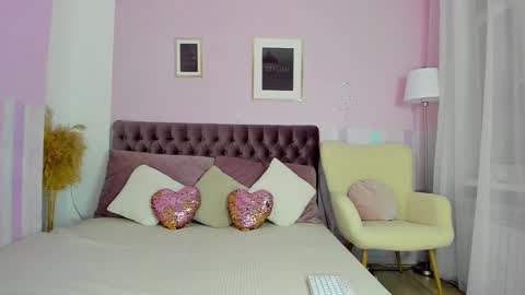 Snapshot of evalaniss chatting on 10-24-25, 02:52 Eva online show from 10-24-25, 02:52