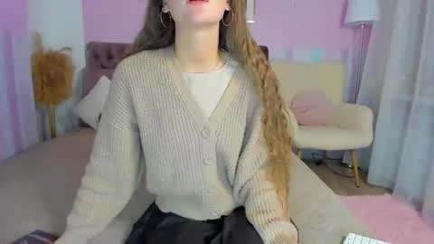 Snapshot of evalaniss chatting on 11-17-25, 04:07 Eva online show from 11-17-25, 04:07