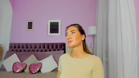 Snapshot of evalaniss chatting on 11-18-25, 05:34 Eva online show from 11-18-25, 05:34