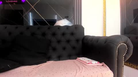 Eva online show from 10-23-25, 01:21