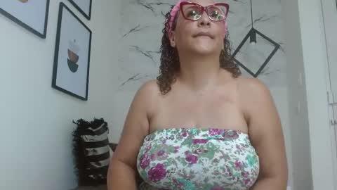 Eva Mills online show from 10-25-25, 04:13