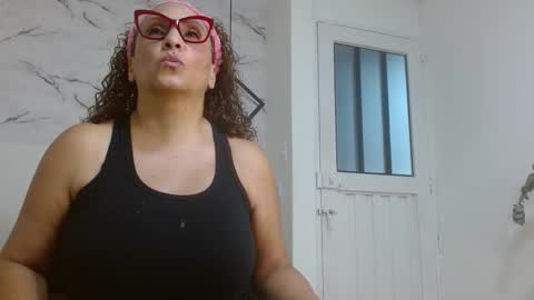 Eva Mills online show from 10-26-25, 05:08