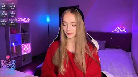 Snapshot of evamourr chatting on 05-22-26, 04:23 Eva online show from 05-22-26, 04:23
