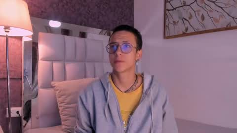 Snapshot of evan_smitt_ chatting on 01-30-25, 12:27 Evan Smitt online show from 01-30-25, 12:27