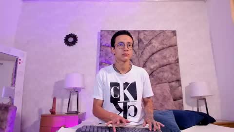 Snapshot of evan_smitt_ chatting on 02-13-25, 06:59 Evan Smitt online show from 02-13-25, 06:59