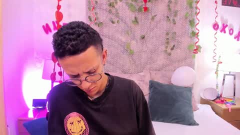Snapshot of evan_smitt_ chatting on 02-17-25, 03:20 Evan Smitt online show from 02-17-25, 03:20