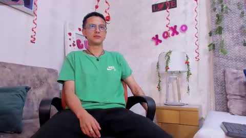 Snapshot of evan_smitt_ chatting on 02-18-25, 04:37 Evan Smitt online show from 02-18-25, 04:37