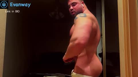 Snapshot of evanhoti chatting on 03-08-26, 08:45 EvanHOTi online show from 03-08-26, 08:45