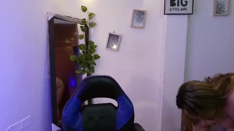 Snapshot of evania_lorns chatting on 06-10-26, 12:26 eva online show from 06-10-26, 12:26