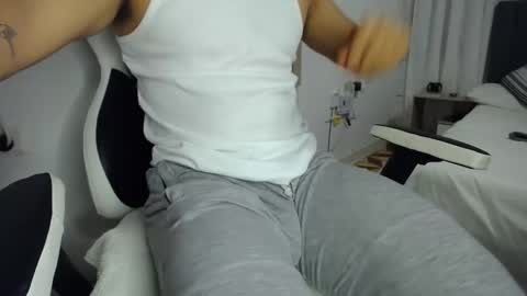 Snapshot of evans_king chatting on 12-30-24, 02:53 Evan online show from 12-30-24, 02:53