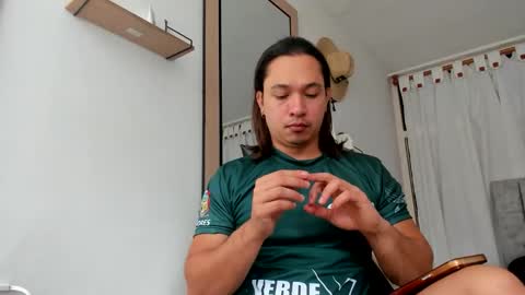 Snapshot of evans_king chatting on 10-05-25, 01:42 Evan online show from 10-05-25, 01:42