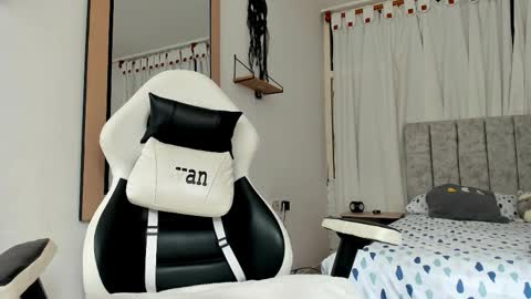 Snapshot of evans_king chatting on 11-03-25, 02:07 Evan online show from 11-03-25, 02:07