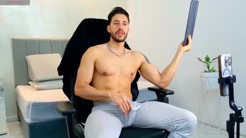 E V A N S online show from 06-29-26, 01:01