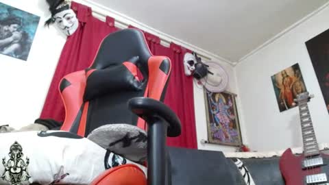 Snapshot of evans_xy chatting on 07-10-26, 12:48 evans_xy online show from 07-10-26, 12:48