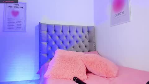 Eva Olimpo online show from 10-25-25, 02:30