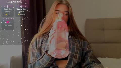Snapshot of evapuff chatting on 06-02-26, 08:05 evapuff online show from 06-02-26, 08:05