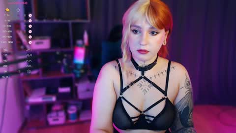 Snapshot of evaredmooon chatting on 12-02-24, 06:52 Moon online show from 12-02-24, 06:52