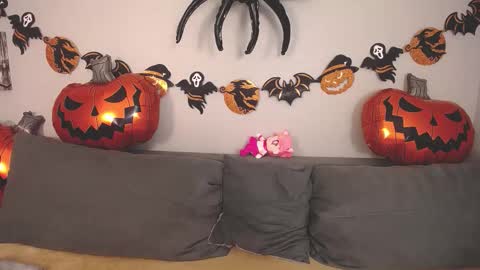 Adelina online show from 10-27-25, 05:33