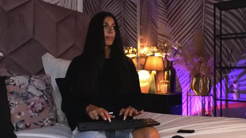 EvaRhea online show from 04-04-26, 02:54