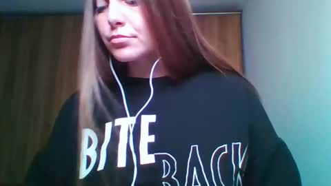 evasapples2026 online show from 05-16-26, 07:34