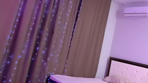 Snapshot of evasweet420 chatting on 09-11-25, 12:44 Eva online show from 09-11-25, 12:44