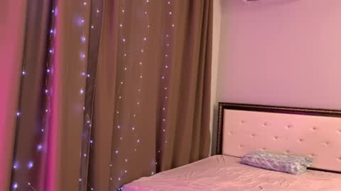 Snapshot of evasweet420 chatting on 10-15-25, 07:14 Eva online show from 10-15-25, 07:14