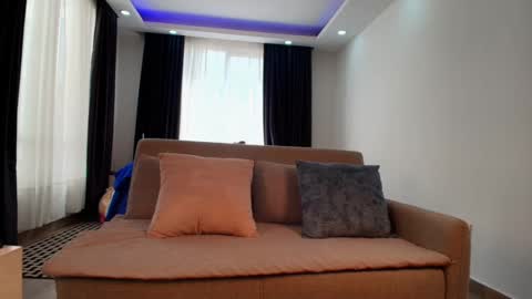  EVA LUNA online show from 11-20-25, 05:45