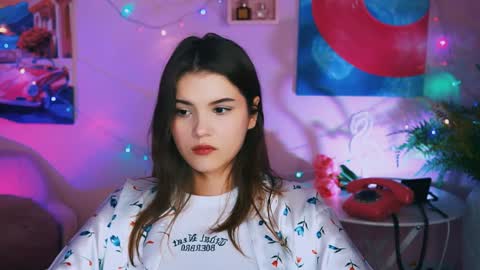 Snapshot of evathopson chatting on 12-21-24, 12:16 Eva  next stream -  - 1600 UTC2000  online show from 12-21-24, 12:16