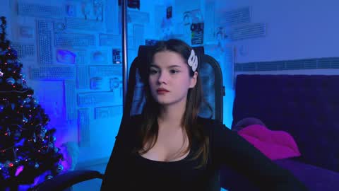 Snapshot of evathopson chatting on 12-26-24, 03:10 Eva  next stream -  - 1600 UTC2000  online show from 12-26-24, 03:10