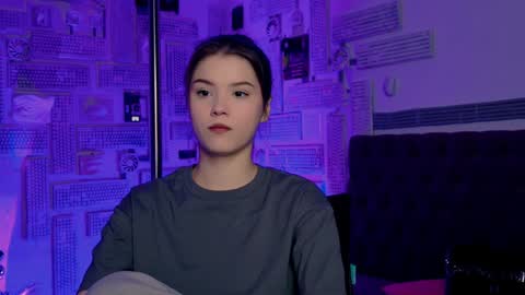 Snapshot of evathopson chatting on 02-01-25, 12:05 Eva  next stream -  - 1600 UTC2000  online show from 02-01-25, 12:05