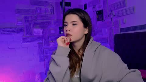 Snapshot of evathopson chatting on 02-06-25, 12:05 Eva  next stream -  - 1600 UTC2000  online show from 02-06-25, 12:05