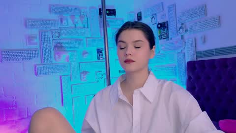 Snapshot of evathopson chatting on 02-07-25, 08:55 Eva  next stream -  - 1600 UTC2000  online show from 02-07-25, 08:55