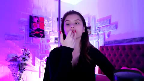 Snapshot of evathopson chatting on 02-13-25, 06:48 Eva  next stream -  - 1600 UTC2000  online show from 02-13-25, 06:48